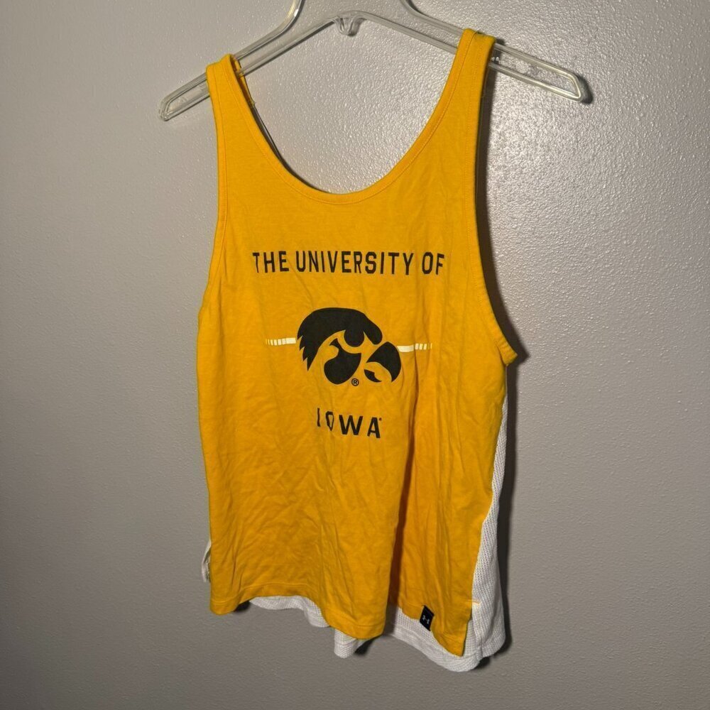 🏈Iowa Hawkeyes🏈Under Armour loose fit tank top